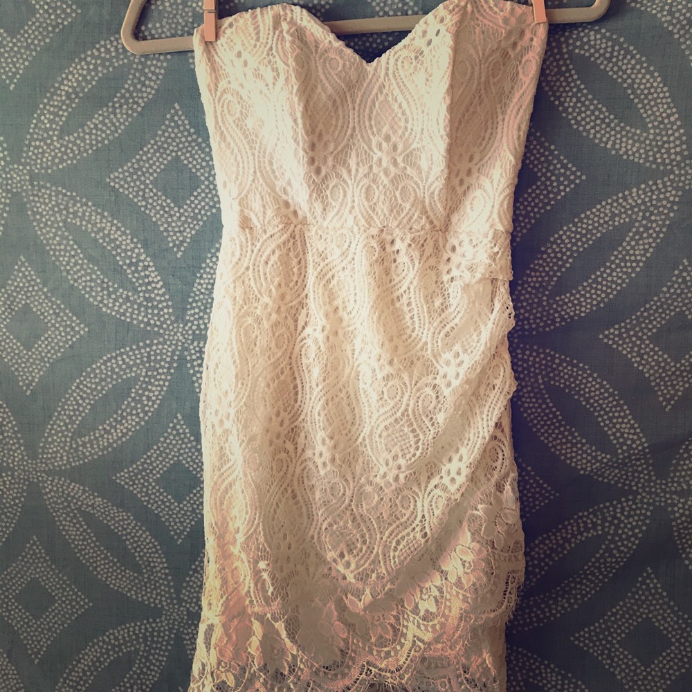 Windsor Lace Dress- worn only once! Size 4